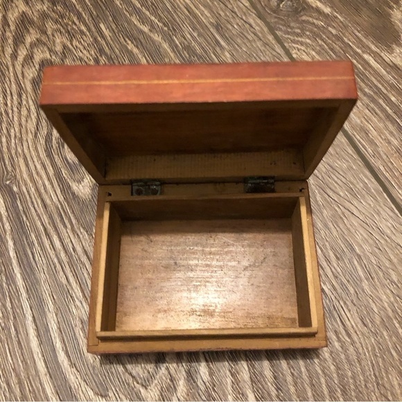 🎄 Small wooden  trinket box, cherub design inlay jewellery - Picture 3 of 4